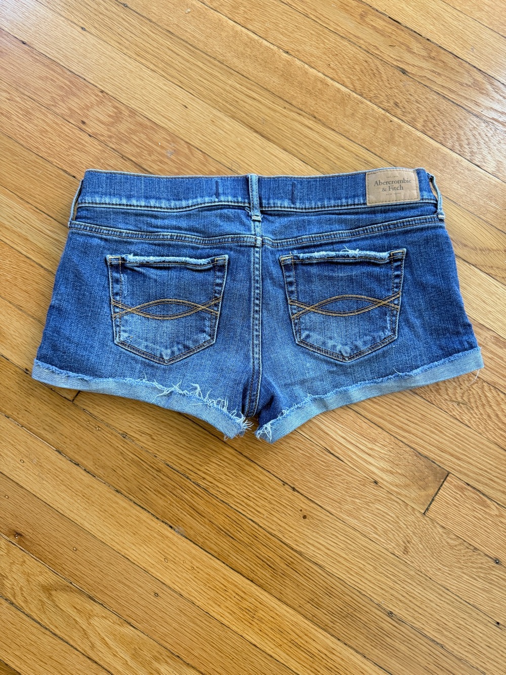 Abercrombie & Fitch Y2K Low Rise Daisy Duke Distressed Cuffed Denim Shorts 27/4 - Picture 2 of 9